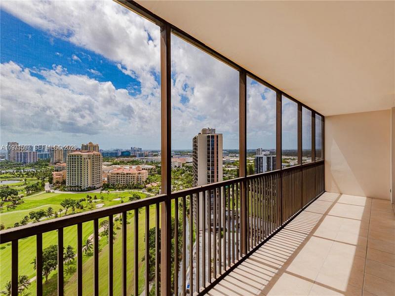 Comprar apartamento no Coronado I 2336