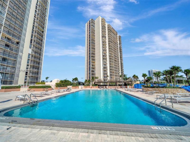 Comprar apartamento no Coronado I 2336
