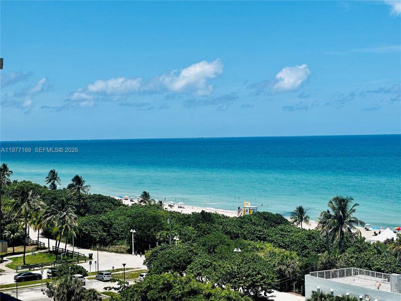 Apartment for rent at Oxford Towers 1006