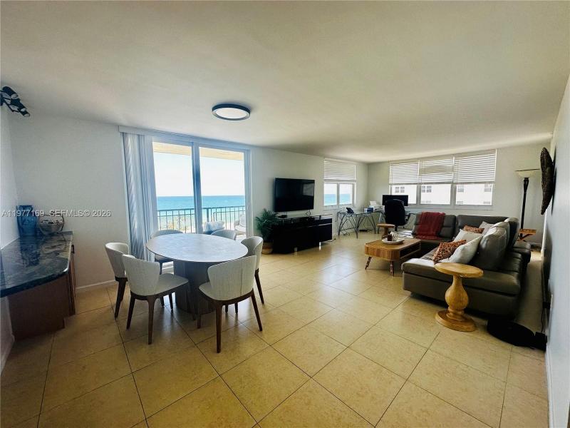 Apartment for rent at Oxford Towers 1006
