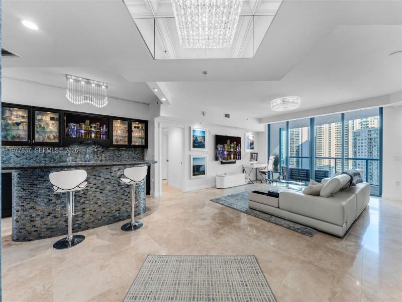 Condo for sale at Las Olas River House 2505