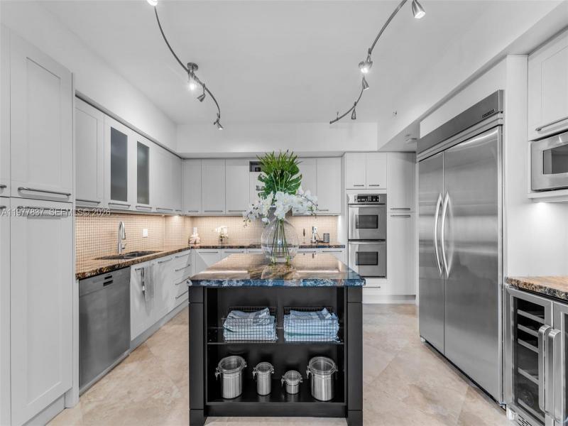 Condo for sale at Las Olas River House 2505