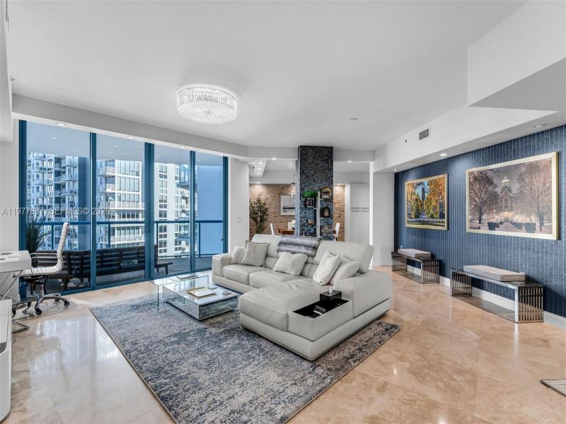 Condo for sale at Las Olas River House 2505