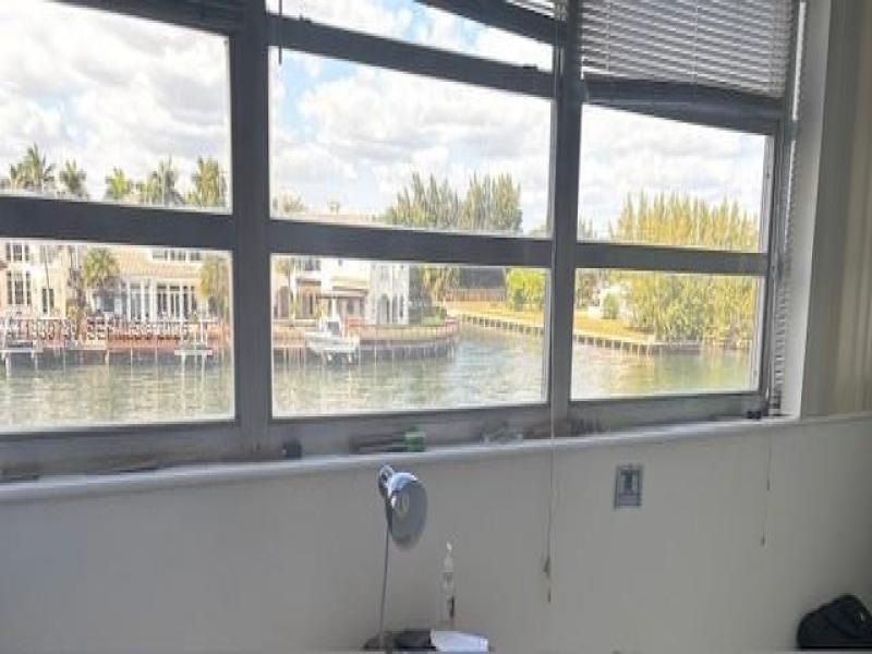 Condo for sale at Trafalgar Towers 304