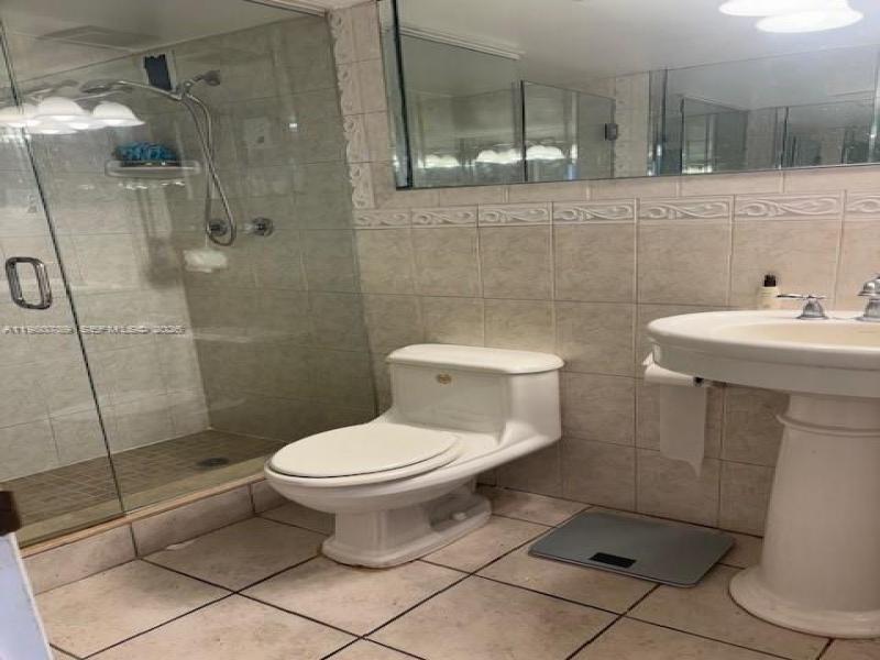 Condo for sale at Trafalgar Towers 304