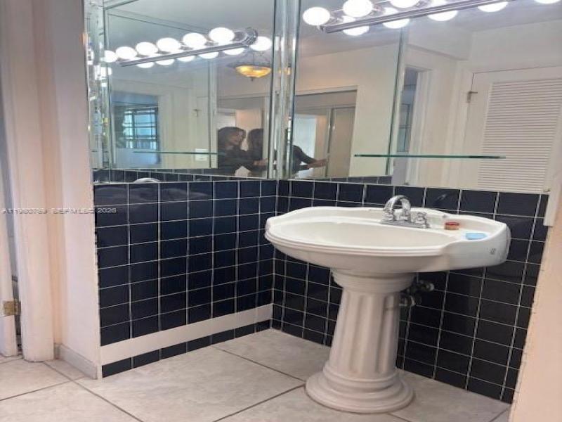 Condo for sale at Trafalgar Towers 304