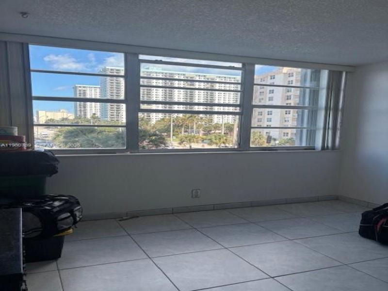 Condo for sale at Trafalgar Towers 304