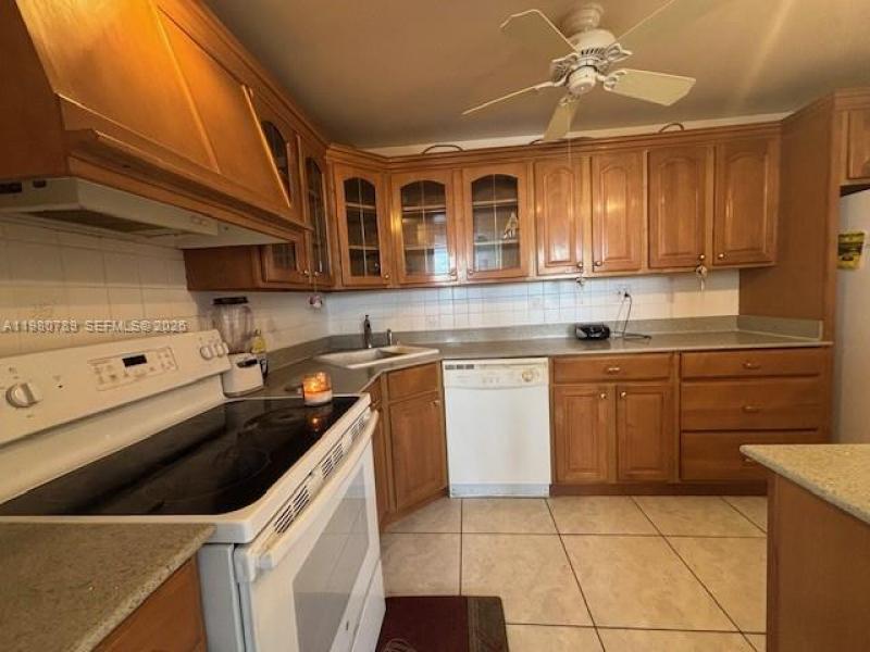 Condo for sale at Trafalgar Towers 304