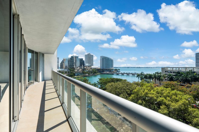 Icon Brickell Tower II Apt #811