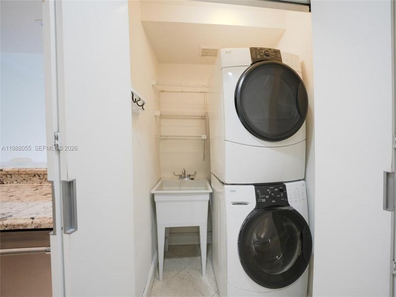 Comprar apartamento en Key Colony III Emerald Bay 320