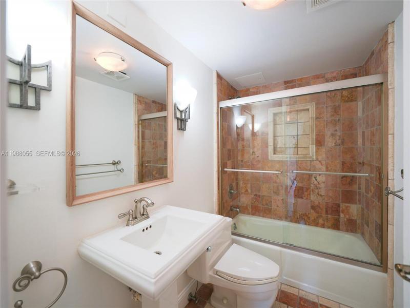 Comprar apartamento en Key Colony III Emerald Bay 320