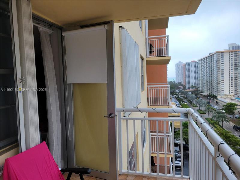 Comprar apartamento no Winston Towers 1208