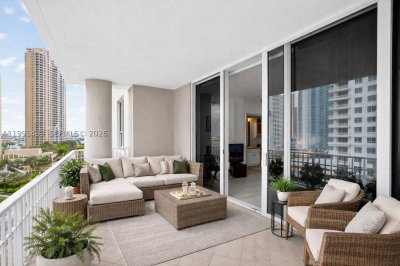 Courvoisier Courts Apt #1108
