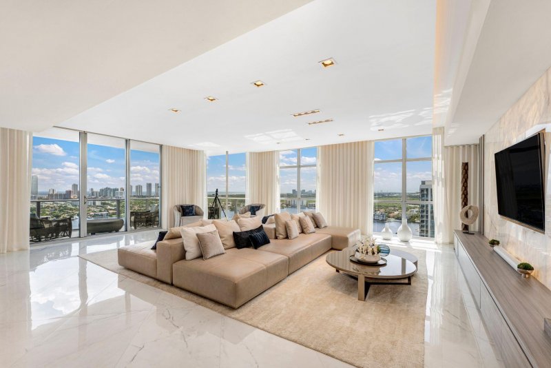 Apartment for rent at Marina Palms Yacht Club Ph-7