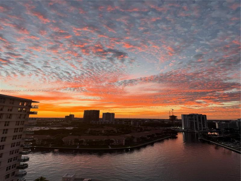 Condo for sale at Hallmark of Hollywood 1623
