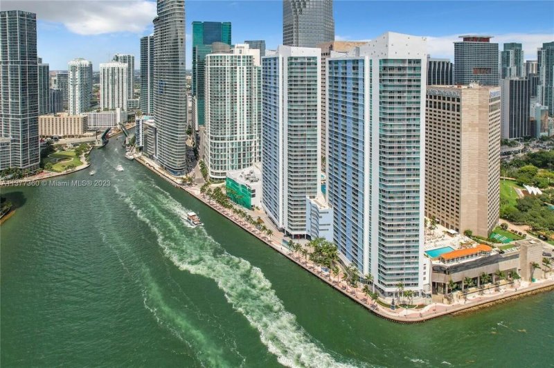 Apartment for rent at One Miami East Tower 2926
