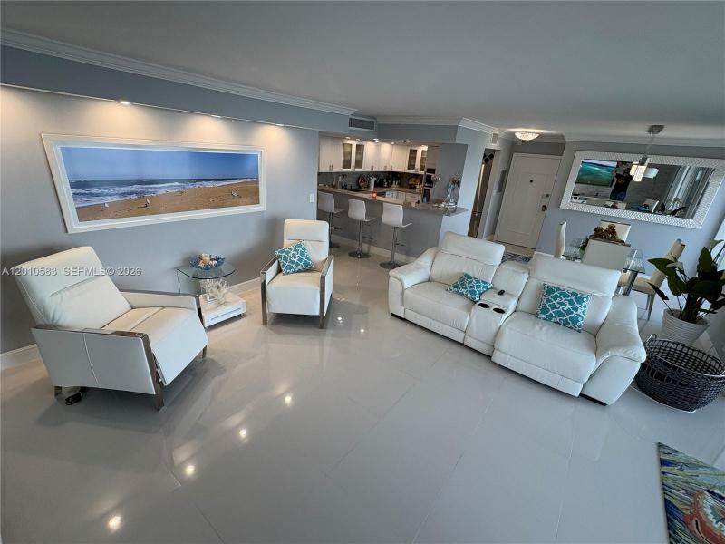 Condo for sale at Parker Plaza Estates 1812