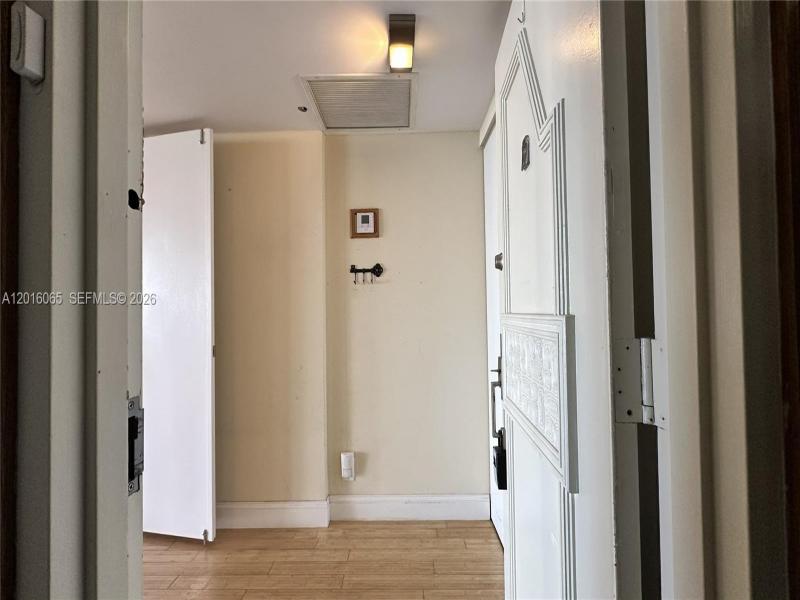 Comprar apartamento no Biscayne Cove 1408