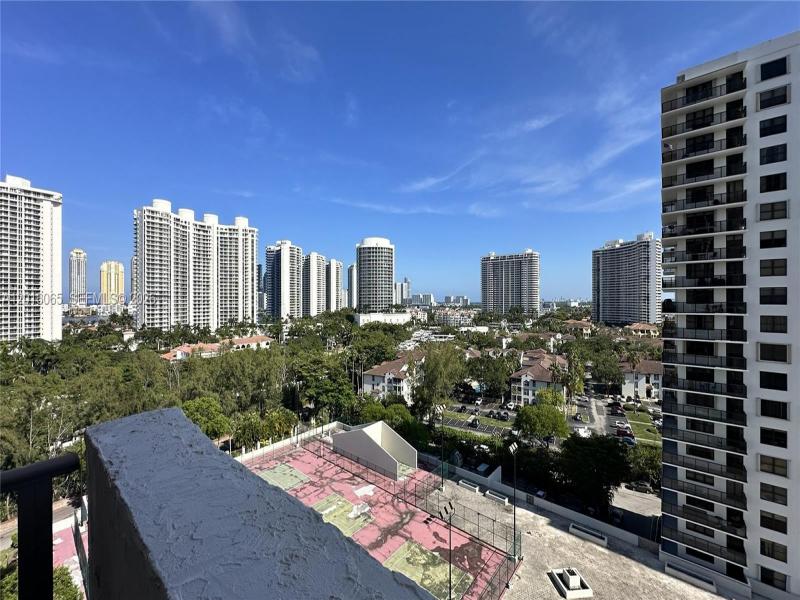 Comprar apartamento no Biscayne Cove 1408