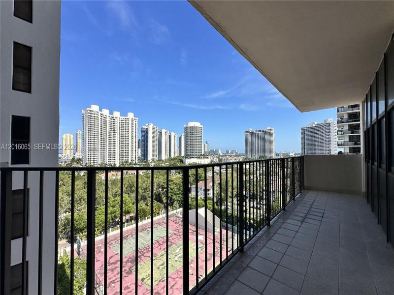 Comprar apartamento no Biscayne Cove 1408