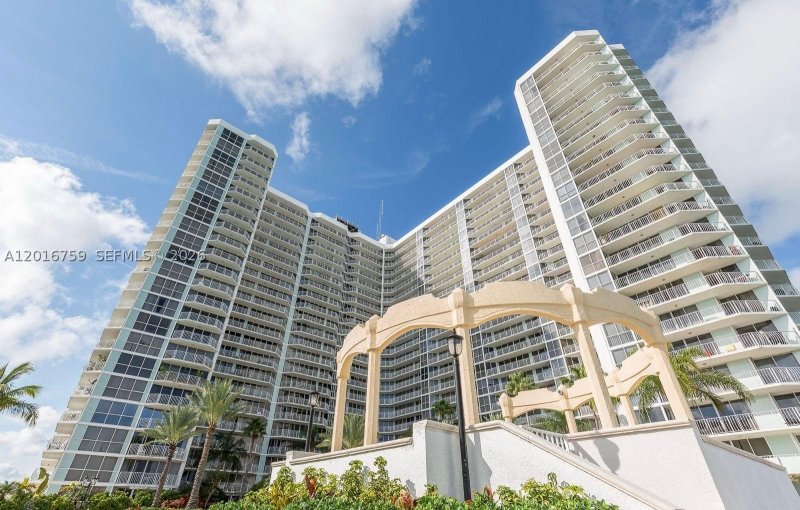 Apartment for rent at Grandview Palace 2406