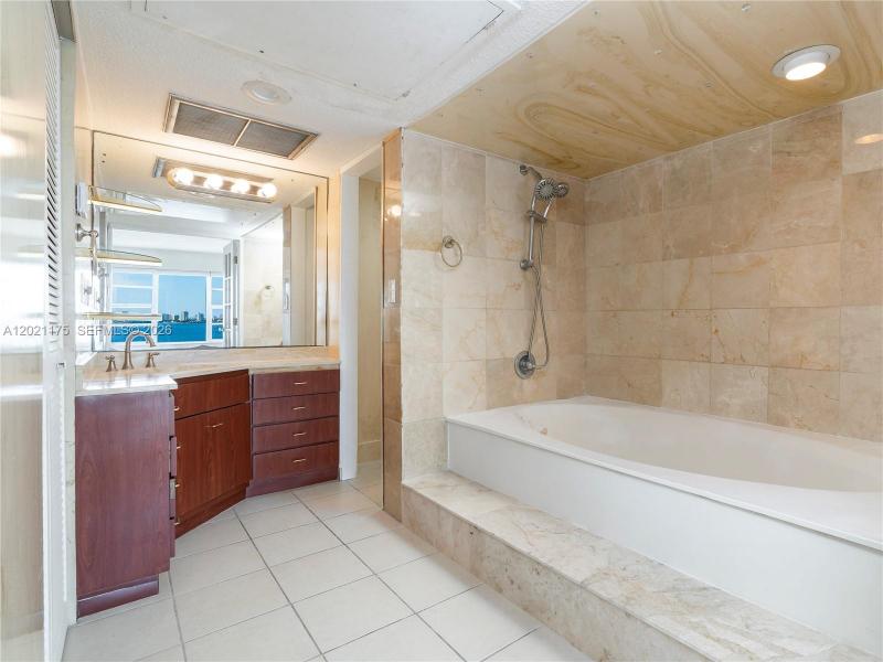 Comprar apartamento en The Jockey Club I 912