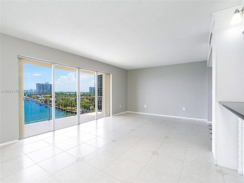 Comprar apartamento en The Jockey Club I 912