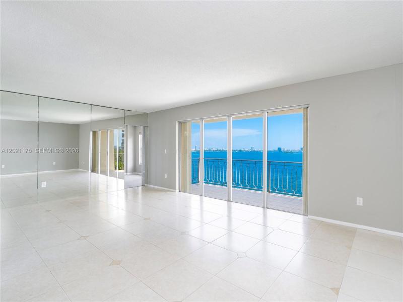 Comprar apartamento en The Jockey Club I 912