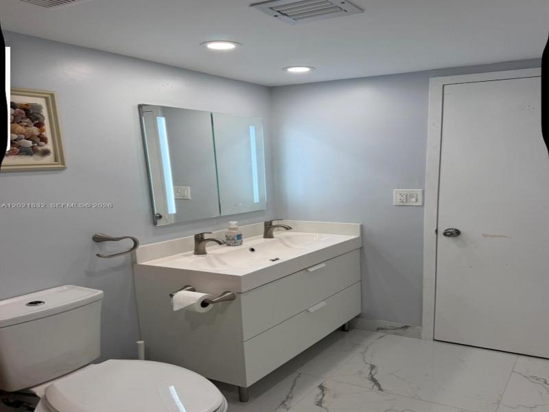 Condo for sale at Parker Tower 1003