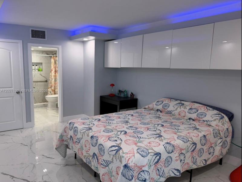 Condo for sale at Parker Tower 1003