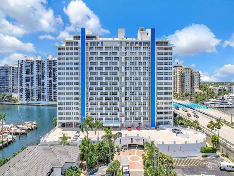 Condo for sale at Sunrise East 17E