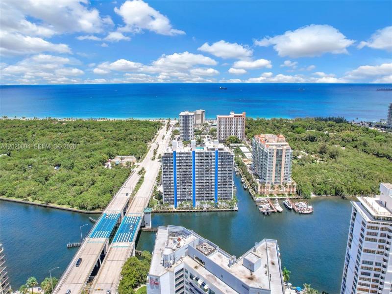 Condo for sale at Sunrise East 17E