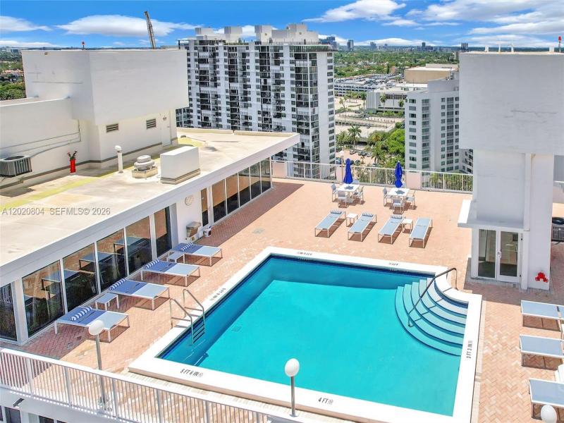 Condo for sale at Sunrise East 17E