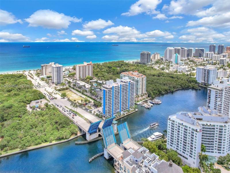 Condo for sale at Sunrise East 17E