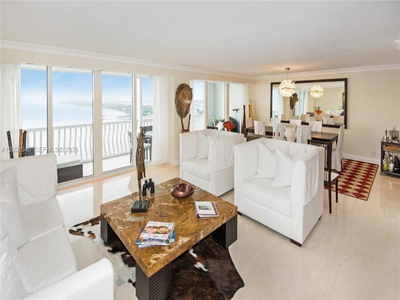 Condo for sale at Point of Americas 1405