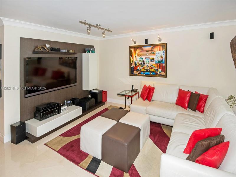 Condo for sale at Point of Americas 1405
