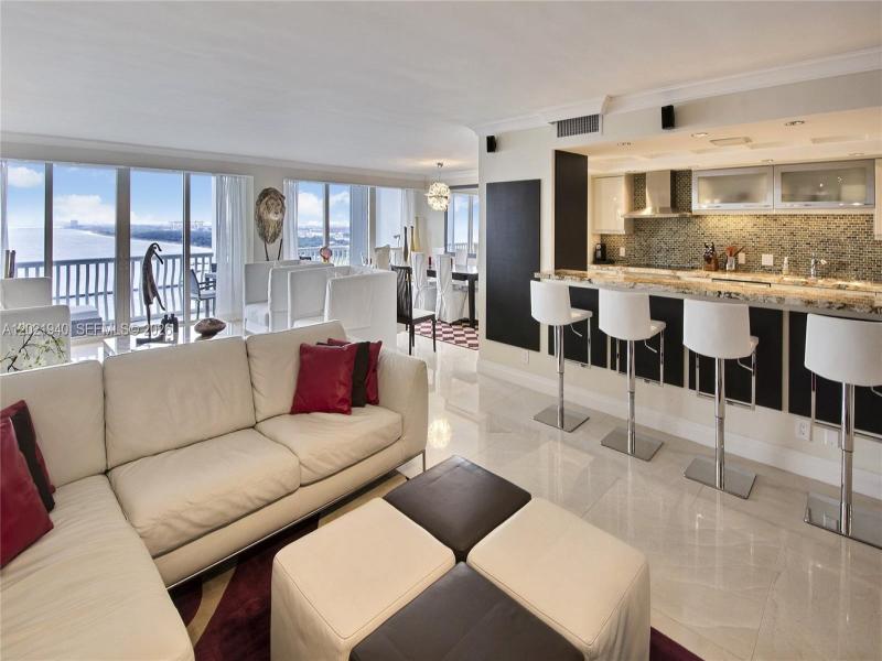 Condo for sale at Point of Americas 1405