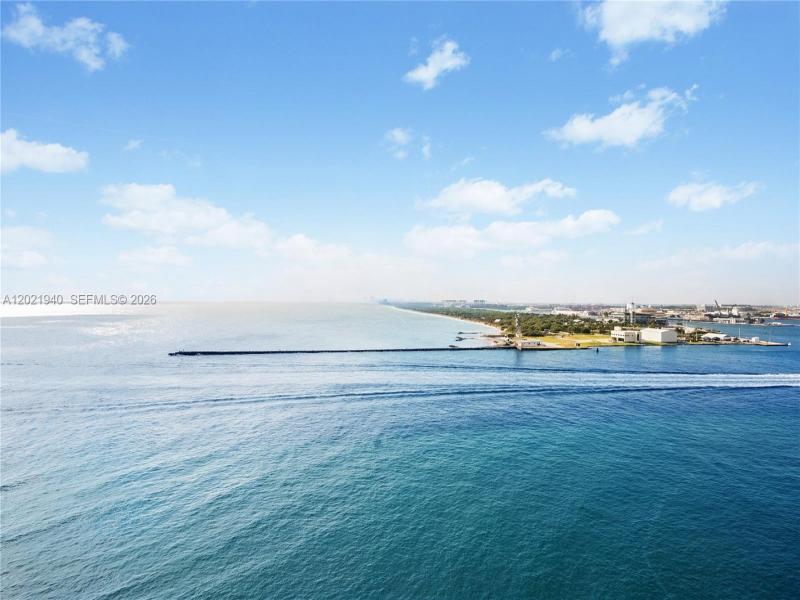 Condo for sale at Point of Americas 1405