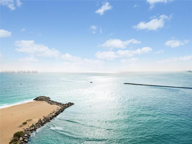 Condo for sale at Point of Americas 1405