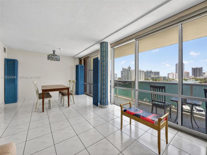 Comprar apartamento en King Cole 606