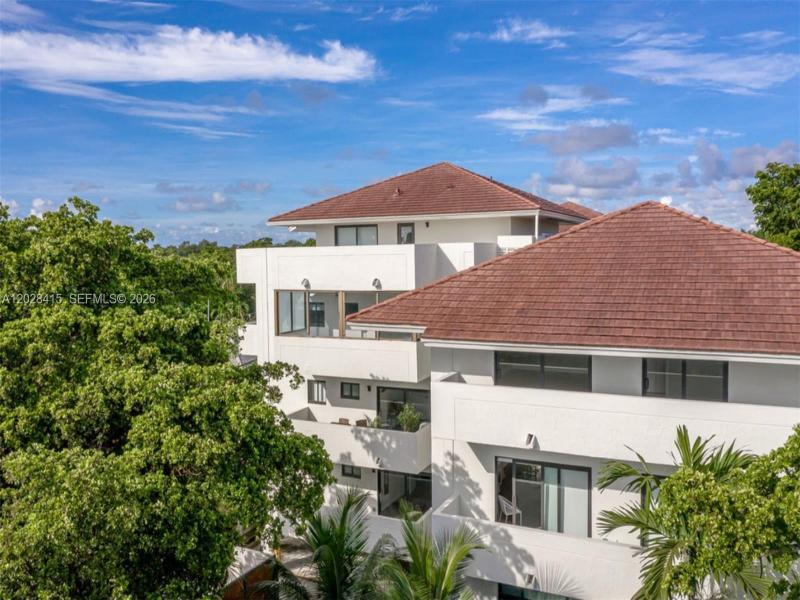 Orduna Court Apt #208