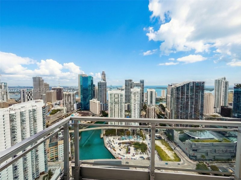 Apartment for rent at Mint at Riverfront PH5213