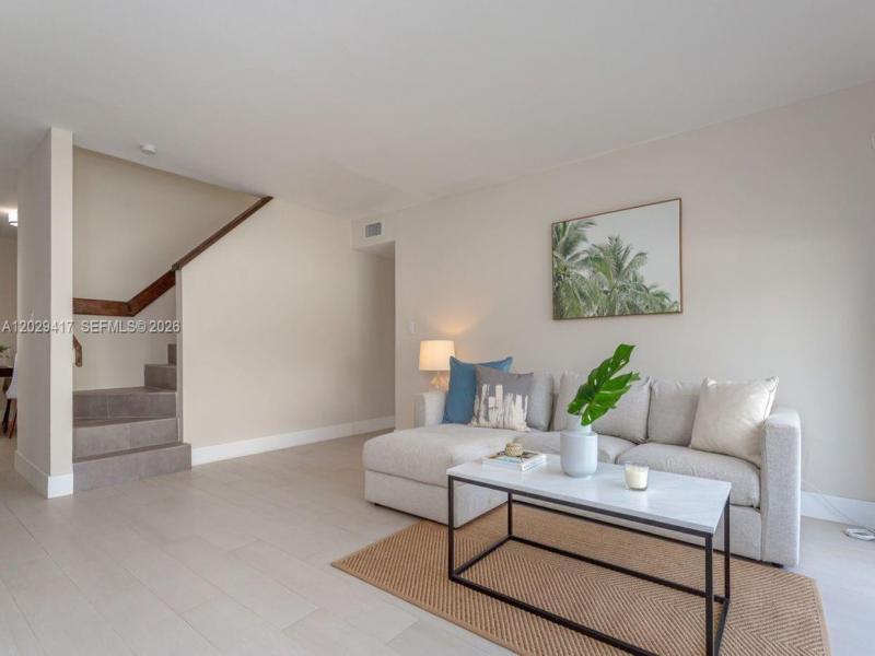 Alquiler de apartamento en Orduna Court 202