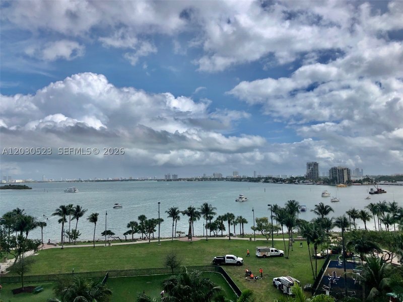 Apartment for rent at 1800 Club 605