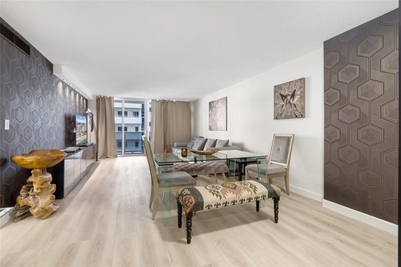 Condo for sale at Parker Tower 208
