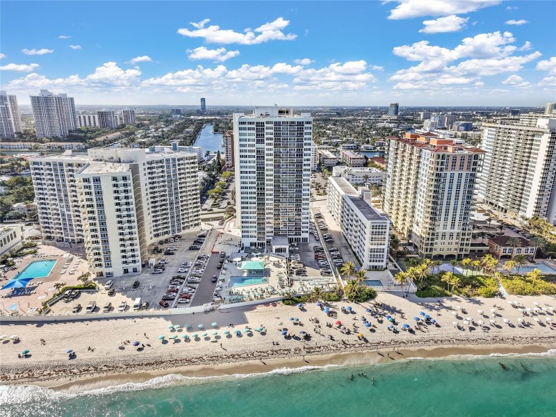Condo for sale at Parker Tower 208