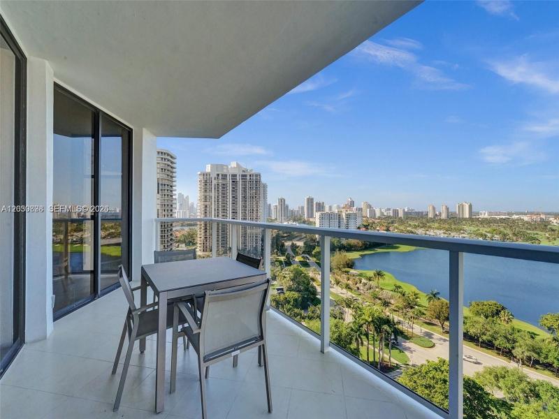 Comprar apartamento en Hamptons West 1609