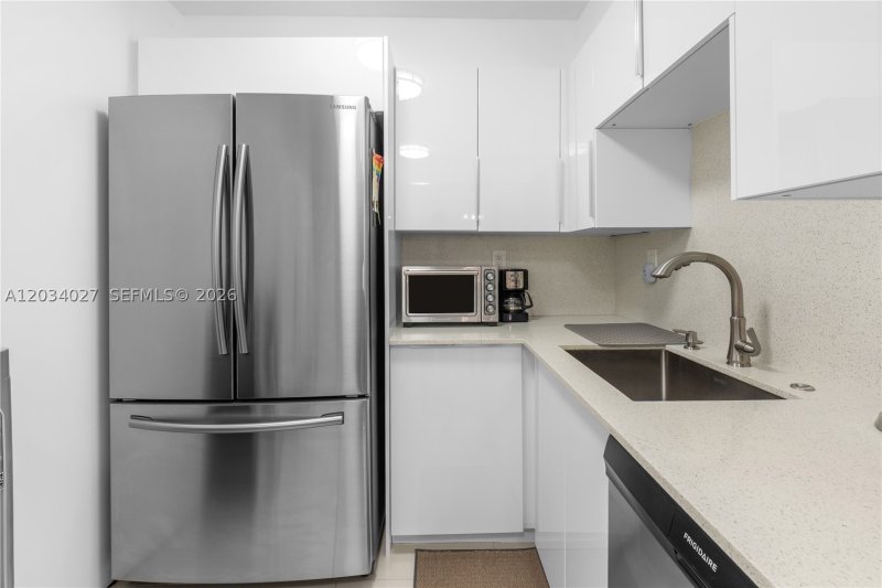Condo for sale at Plaza Towers South 212