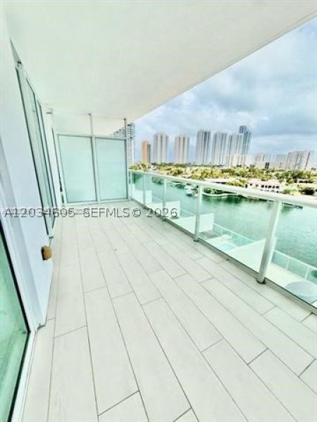 400 Sunny Isles Apt #817