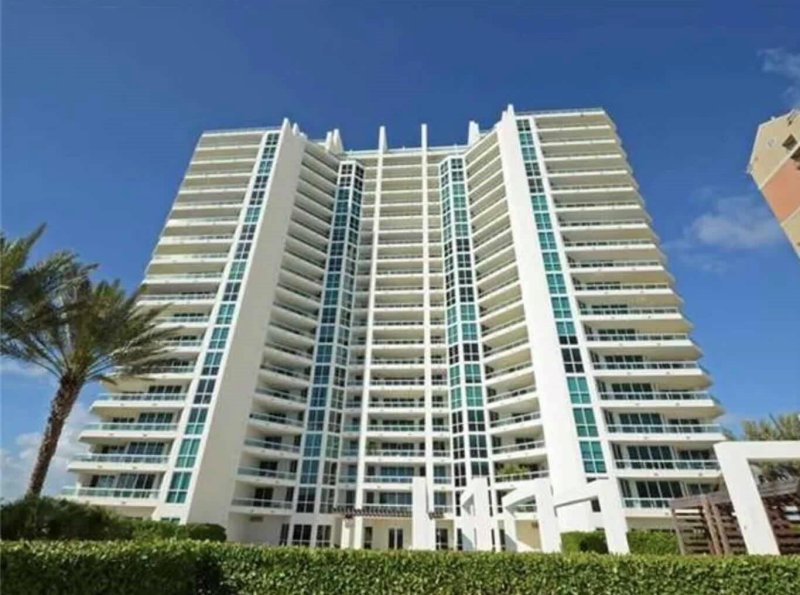 Condo for sale at Las Olas Beach Club 1706